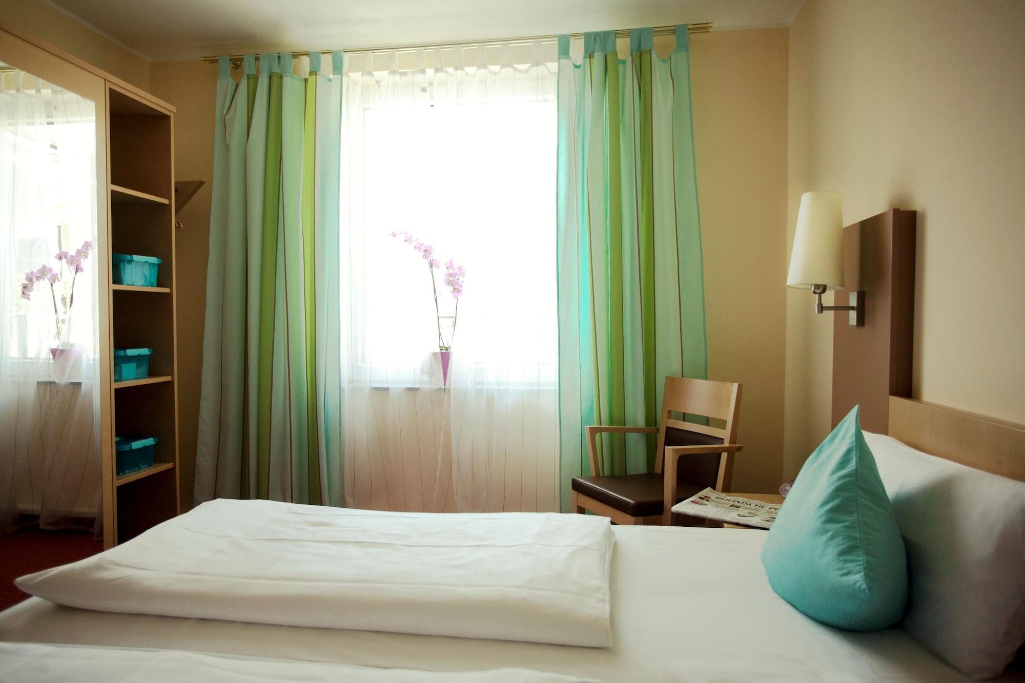 Hotel Petersburg Superior ดุสเซลดอร์ฟ ภายนอก รูปภาพ