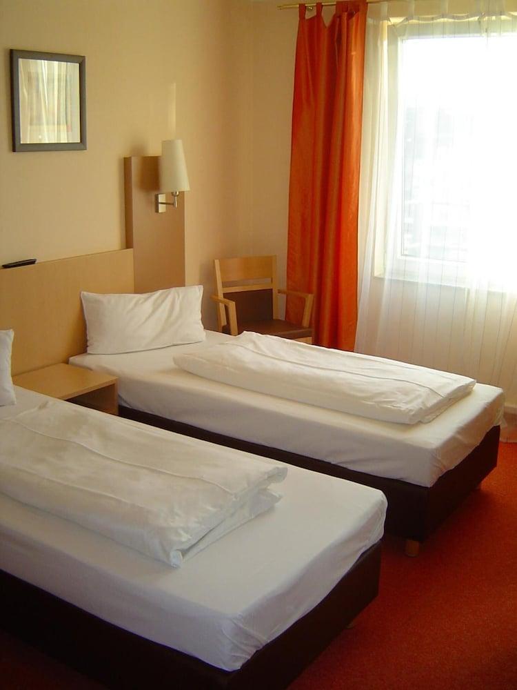 Hotel Petersburg Superior ดุสเซลดอร์ฟ ภายนอก รูปภาพ