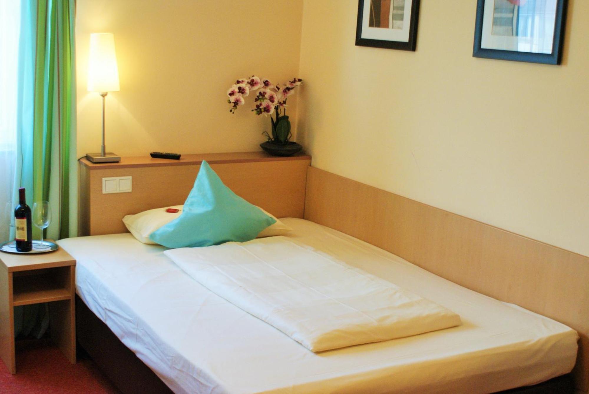 Hotel Petersburg Superior ดุสเซลดอร์ฟ ภายนอก รูปภาพ